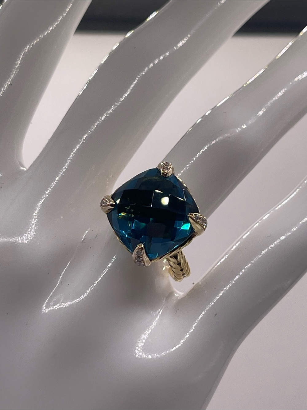 David Yurman Chatelaine Ring 18K Yellow Gold,Hampton Blue Topaz & Diamonds, 14mm - Picture 3 of 16